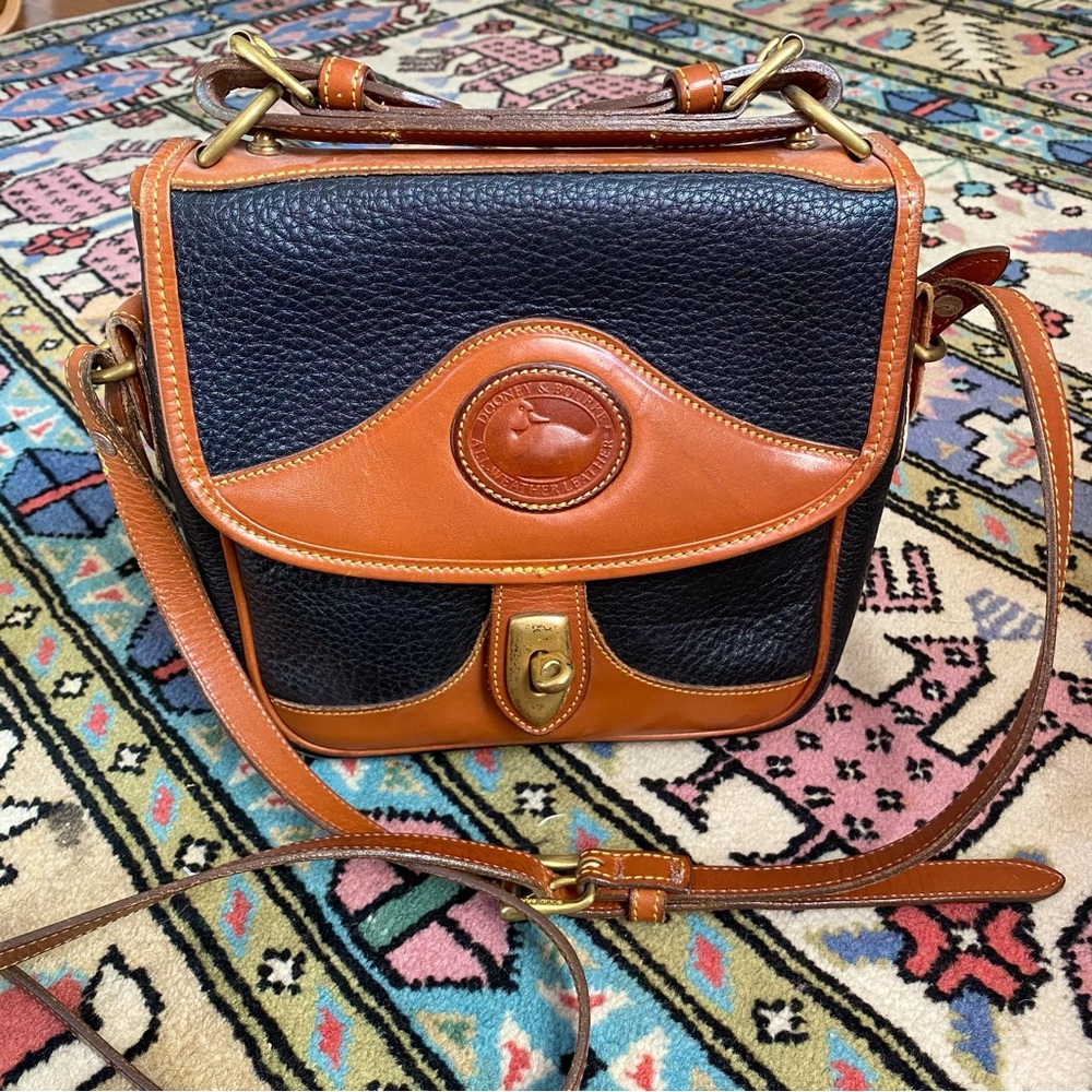 Vintage Dooney And Bourke Square Vintage Turnlock Closure Handle Crossbody Purse